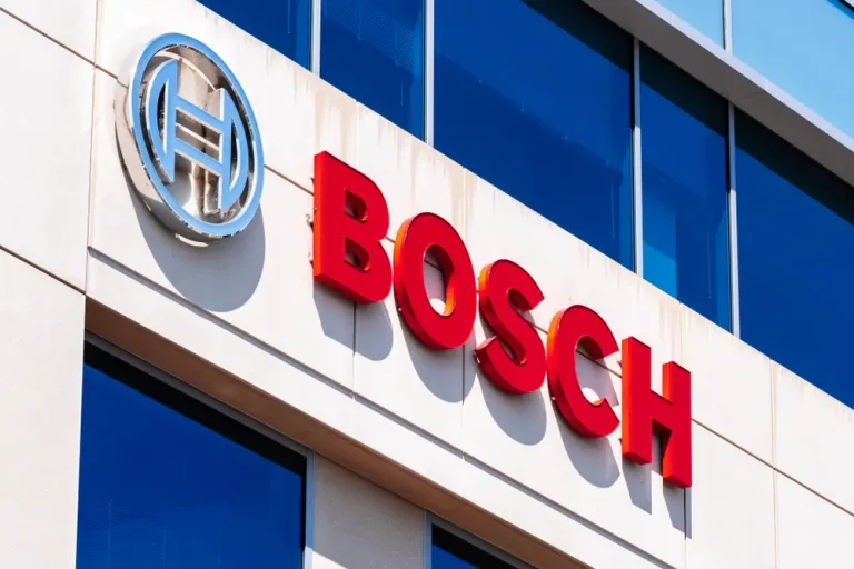 Robert Bosch Automotive Steering Kft. - Neues Logistikzentrum in Maklár / Robert Bosch Automotive Steering Kft. - New logistics centre in Maklár