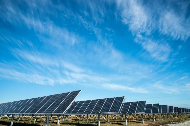E.ON Hungária - Solarpark auf BMW-Werksgelände / E.ON Hungária - Solar park at the BMW factory site