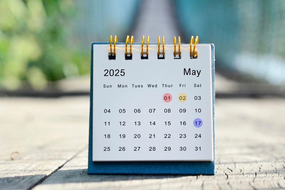 Munkaszüneti napok, munkaügyi naptár 2025