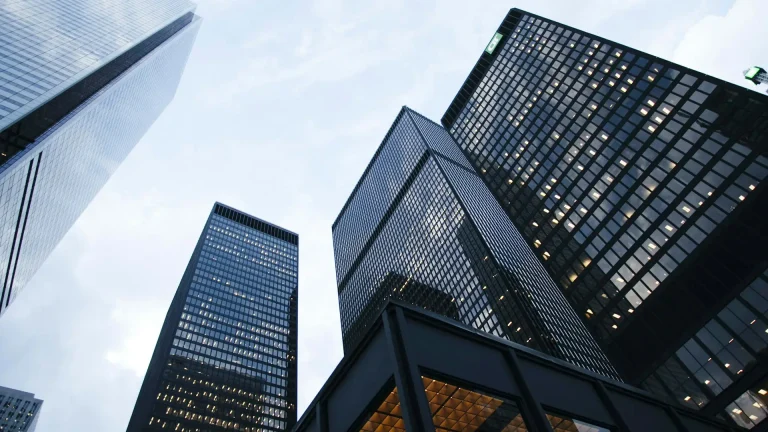 Colliers - Wachstum bei Gewerbeimmobilien / Colliers – Growth in commercial real estate