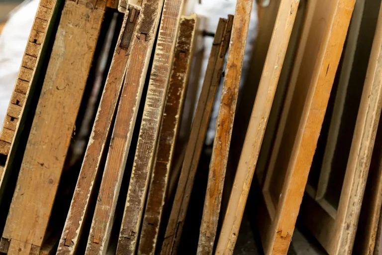 Egger-Gruppe - Erste Sammelstelle für Holzabfall / Egger Group – First collection point for wood waste
