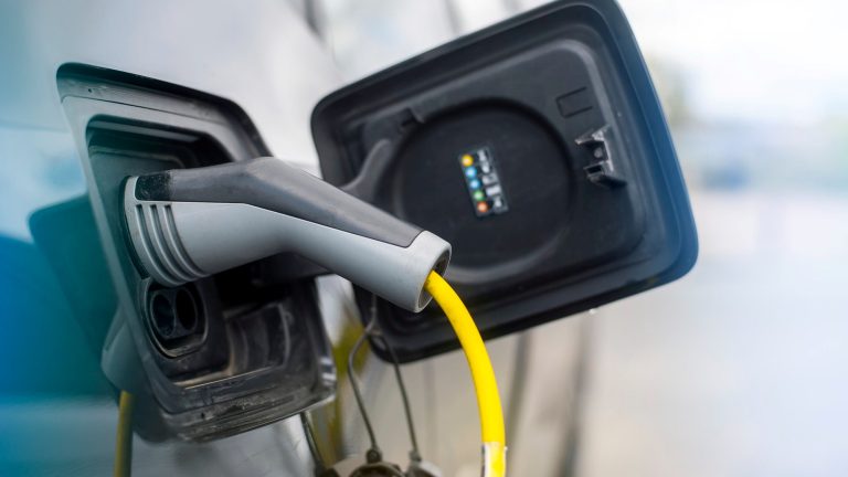 Elektromobilität - Intensiver Ausbau der Infrastruktur / Electromobility – Intensive infrastructure expansion